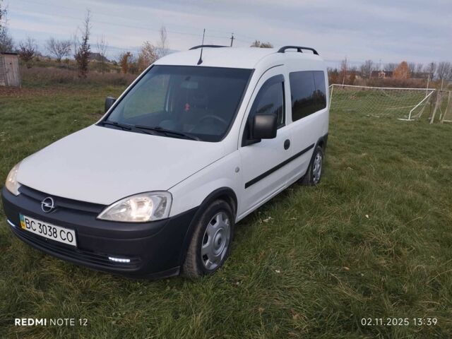 Белый Опель Комбо груз.-пасс., объемом двигателя 1.7 л и пробегом 245 тыс. км за 4177 $, фото 7 на Automoto.ua