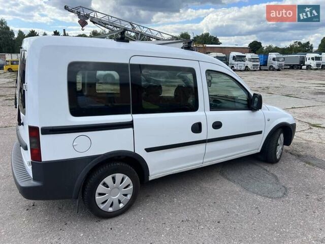 Білий Опель Комбо вант.-пас., об'ємом двигуна 1.2 л та пробігом 268 тис. км за 4300 $, фото 2 на Automoto.ua