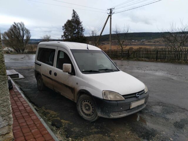 Белый Опель Комбо груз.-пасс., объемом двигателя 1.3 л и пробегом 329 тыс. км за 2000 $, фото 2 на Automoto.ua