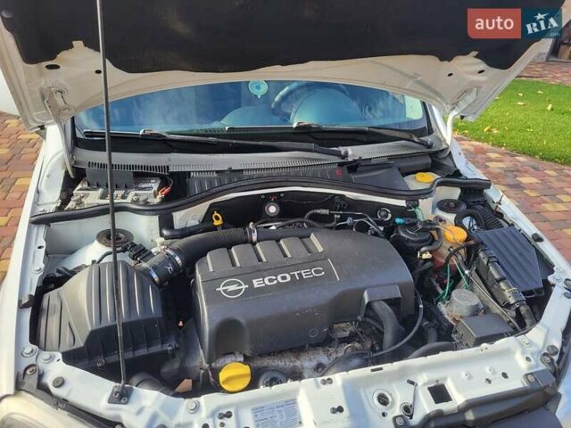 Білий Опель Комбо вант.-пас., об'ємом двигуна 1.3 л та пробігом 323 тис. км за 3750 $, фото 4 на Automoto.ua