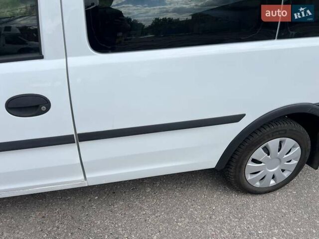 Білий Опель Комбо вант.-пас., об'ємом двигуна 1.2 л та пробігом 268 тис. км за 4300 $, фото 12 на Automoto.ua