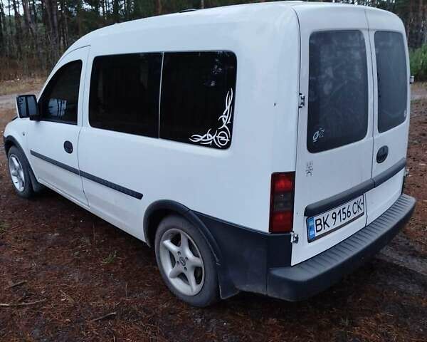 Белый Опель Комбо груз.-пасс., объемом двигателя 1.2 л и пробегом 247 тыс. км за 3300 $, фото 6 на Automoto.ua