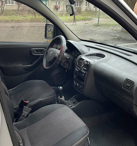 Білий Опель Комбо вант.-пас., об'ємом двигуна 1.25 л та пробігом 365 тис. км за 4000 $, фото 21 на Automoto.ua