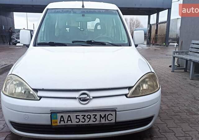 Білий Опель Комбо вант.-пас., об'ємом двигуна 1.7 л та пробігом 385 тис. км за 4700 $, фото 13 на Automoto.ua
