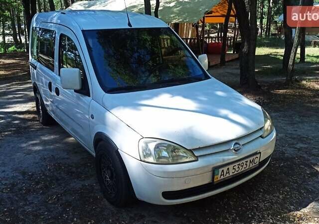 Білий Опель Комбо вант.-пас., об'ємом двигуна 1.7 л та пробігом 385 тис. км за 4700 $, фото 3 на Automoto.ua