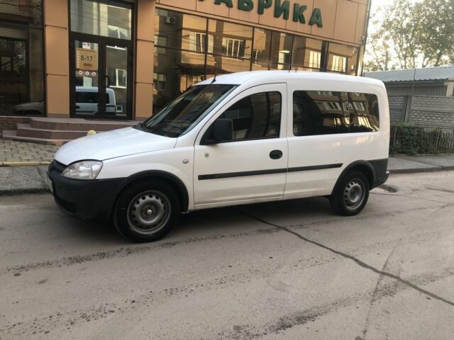 Опель Комбо груз.-пасс. 2007 в Виннице на Automoto.ua Белый Опель Комбо груз.-пасс., объемом двигателя 1.2 л и пробегом 374 тыс. км за 3300 $, фото 4 на Automoto.ua