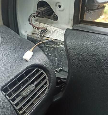 Білий Опель Комбо вант.-пас., об'ємом двигуна 1.7 л та пробігом 385 тис. км за 4700 $, фото 10 на Automoto.ua