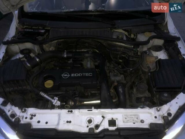 Білий Опель Комбо вант.-пас., об'ємом двигуна 1.69 л та пробігом 200 тис. км за 3750 $, фото 25 на Automoto.ua