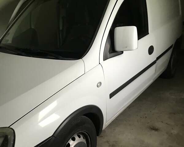Белый Опель Комбо груз.-пасс., объемом двигателя 1.25 л и пробегом 130 тыс. км за 4200 $, фото 9 на Automoto.ua