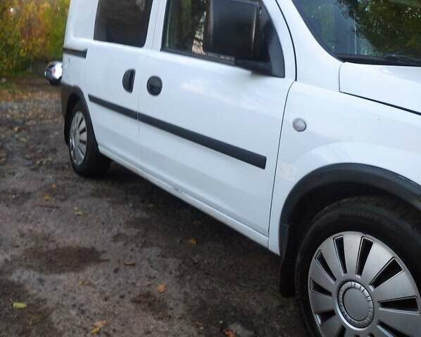 Білий Опель Комбо вант.-пас., об'ємом двигуна 1.3 л та пробігом 261 тис. км за 4200 $, фото 20 на Automoto.ua