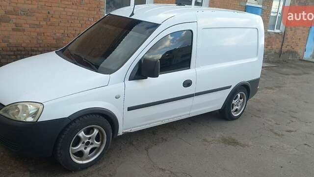 Белый Опель Комбо груз.-пасс., объемом двигателя 1.3 л и пробегом 274 тыс. км за 3700 $, фото 4 на Automoto.ua