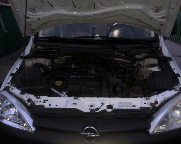 Білий Опель Комбо вант.-пас., об'ємом двигуна 1.69 л та пробігом 200 тис. км за 3750 $, фото 23 на Automoto.ua
