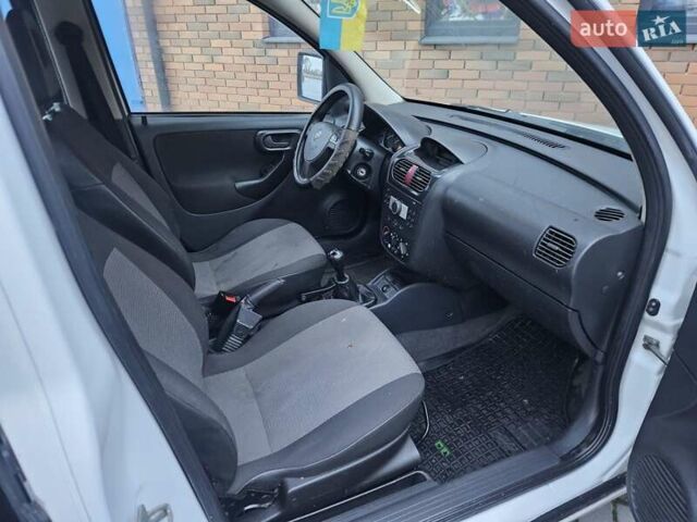 Білий Опель Комбо вант.-пас., об'ємом двигуна 1.25 л та пробігом 373 тис. км за 3600 $, фото 27 на Automoto.ua