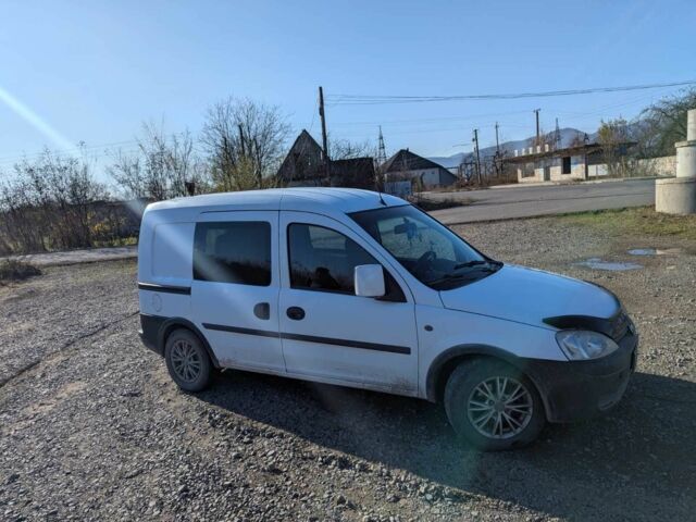 Белый Опель Комбо груз.-пасс., объемом двигателя 1.2 л и пробегом 365 тыс. км за 3700 $, фото 1 на Automoto.ua
