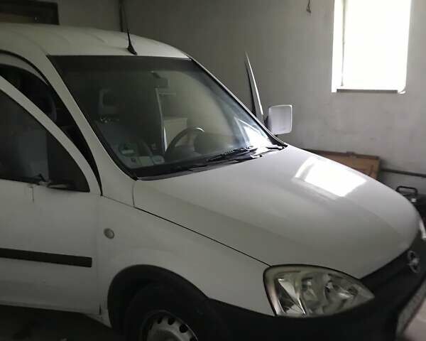 Белый Опель Комбо груз.-пасс., объемом двигателя 1.25 л и пробегом 130 тыс. км за 4200 $, фото 6 на Automoto.ua