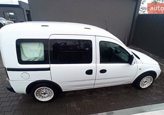 Білий Опель Комбо вант.-пас., об'ємом двигуна 1.7 л та пробігом 385 тис. км за 4700 $, фото 19 на Automoto.ua