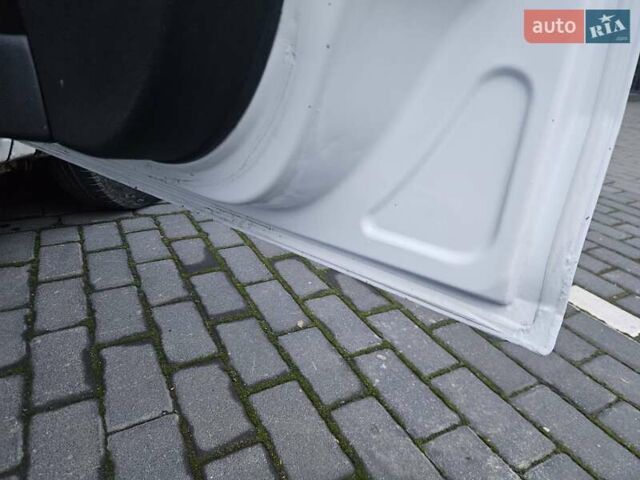 Білий Опель Комбо вант.-пас., об'ємом двигуна 1.25 л та пробігом 373 тис. км за 3600 $, фото 18 на Automoto.ua