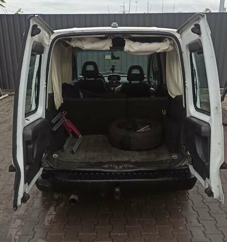 Білий Опель Комбо вант.-пас., об'ємом двигуна 1.7 л та пробігом 385 тис. км за 4700 $, фото 24 на Automoto.ua