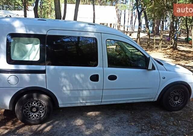 Білий Опель Комбо вант.-пас., об'ємом двигуна 1.7 л та пробігом 385 тис. км за 4700 $, фото 2 на Automoto.ua