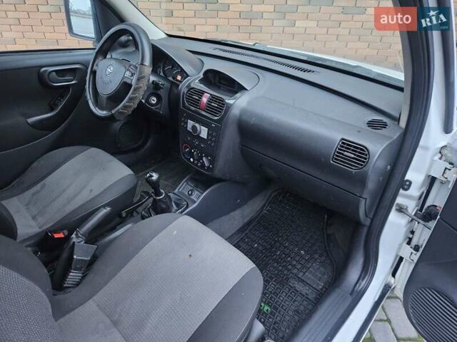 Білий Опель Комбо вант.-пас., об'ємом двигуна 1.25 л та пробігом 373 тис. км за 3600 $, фото 16 на Automoto.ua