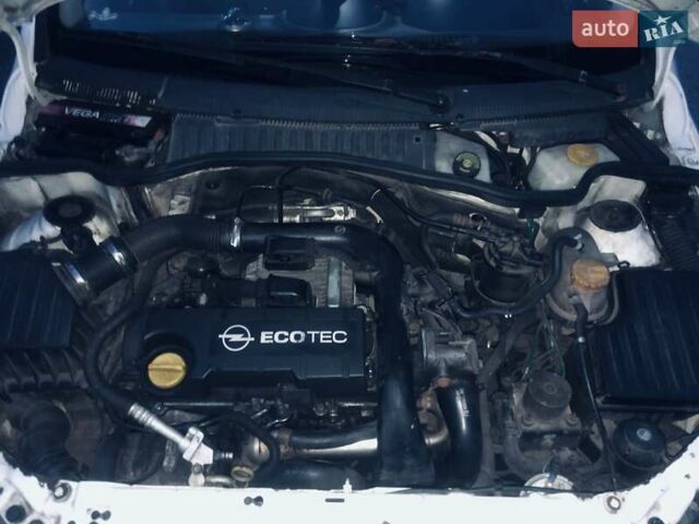 Білий Опель Комбо вант.-пас., об'ємом двигуна 1.69 л та пробігом 200 тис. км за 3750 $, фото 31 на Automoto.ua