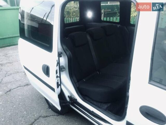 Білий Опель Комбо вант.-пас., об'ємом двигуна 1.69 л та пробігом 200 тис. км за 3750 $, фото 22 на Automoto.ua