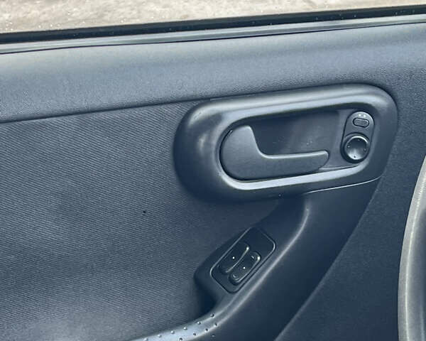 Белый Опель Комбо груз.-пасс., объемом двигателя 1.3 л и пробегом 267 тыс. км за 4000 $, фото 12 на Automoto.ua