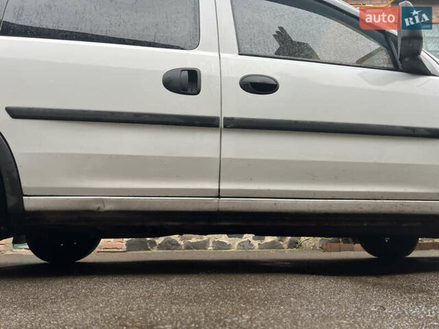 Белый Опель Комбо груз.-пасс., объемом двигателя 1.3 л и пробегом 310 тыс. км за 4100 $, фото 8 на Automoto.ua