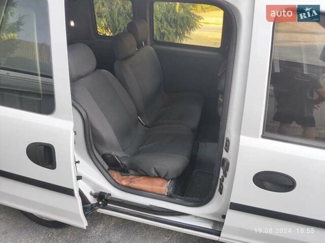 Белый Опель Комбо груз.-пасс., объемом двигателя 1.3 л и пробегом 294 тыс. км за 3500 $, фото 6 на Automoto.ua