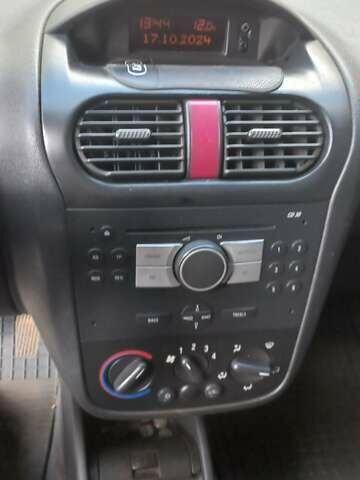 Белый Опель Комбо груз.-пасс., объемом двигателя 1.3 л и пробегом 274 тыс. км за 3700 $, фото 3 на Automoto.ua