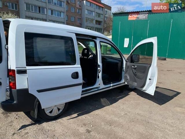 Белый Опель Комбо груз.-пасс., объемом двигателя 1.3 л и пробегом 322 тыс. км за 4300 $, фото 8 на Automoto.ua