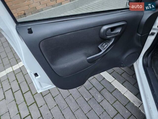 Білий Опель Комбо вант.-пас., об'ємом двигуна 1.25 л та пробігом 373 тис. км за 3600 $, фото 33 на Automoto.ua