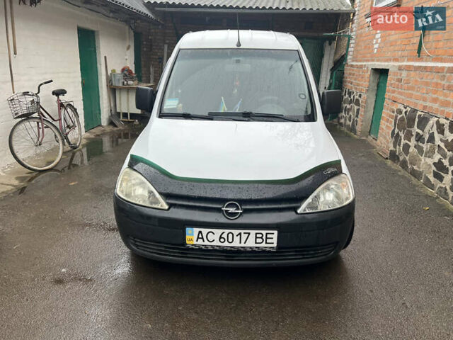 Белый Опель Комбо груз.-пасс., объемом двигателя 1.3 л и пробегом 310 тыс. км за 4100 $, фото 3 на Automoto.ua