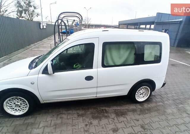 Білий Опель Комбо вант.-пас., об'ємом двигуна 1.7 л та пробігом 385 тис. км за 4700 $, фото 15 на Automoto.ua