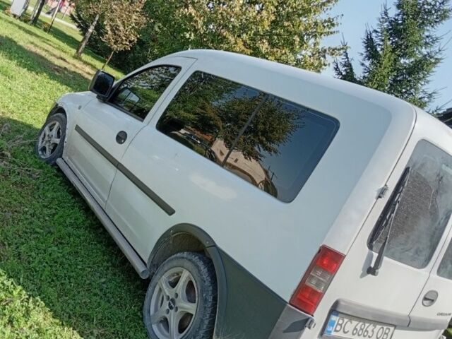 Белый Опель Комбо груз.-пасс., объемом двигателя 1.2 л и пробегом 320 тыс. км за 4500 $, фото 3 на Automoto.ua