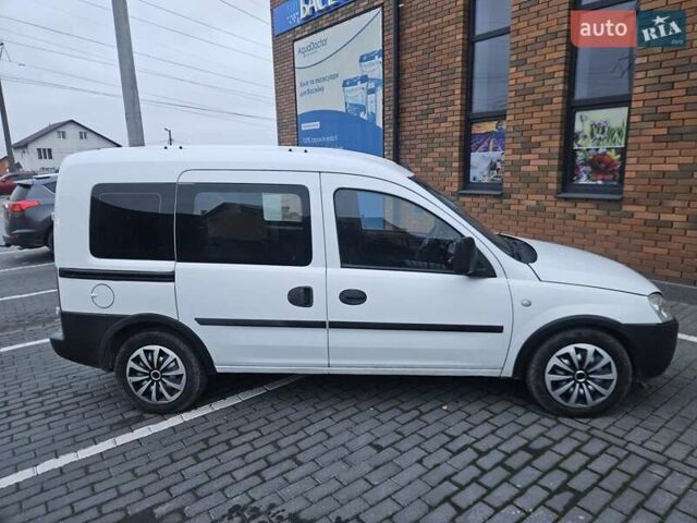 Білий Опель Комбо вант.-пас., об'ємом двигуна 1.25 л та пробігом 373 тис. км за 3600 $, фото 9 на Automoto.ua
