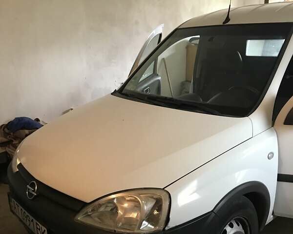 Белый Опель Комбо груз.-пасс., объемом двигателя 1.25 л и пробегом 130 тыс. км за 4200 $, фото 4 на Automoto.ua