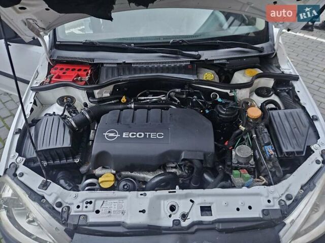 Білий Опель Комбо вант.-пас., об'ємом двигуна 1.25 л та пробігом 373 тис. км за 3600 $, фото 37 на Automoto.ua