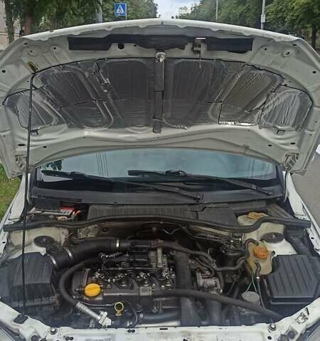 Білий Опель Комбо вант.-пас., об'ємом двигуна 1.7 л та пробігом 385 тис. км за 4700 $, фото 9 на Automoto.ua