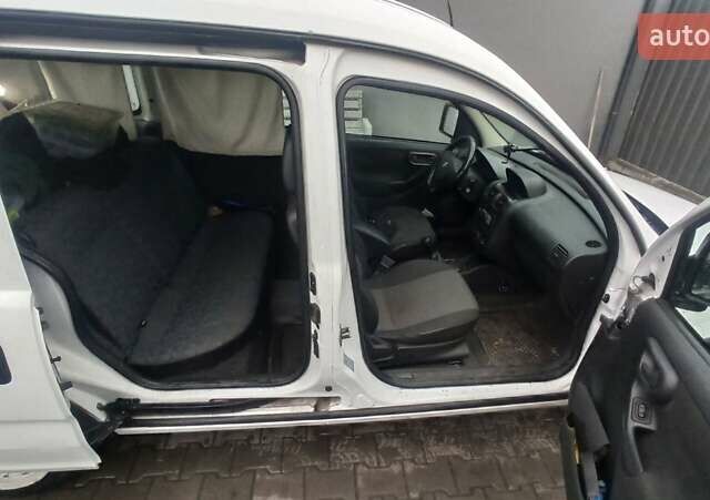 Білий Опель Комбо вант.-пас., об'ємом двигуна 1.7 л та пробігом 385 тис. км за 4700 $, фото 21 на Automoto.ua