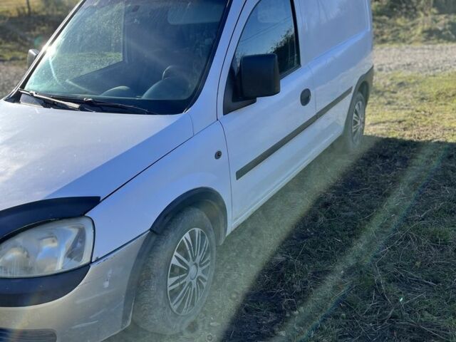 Белый Опель Комбо груз.-пасс., объемом двигателя 1.2 л и пробегом 31 тыс. км за 2300 $, фото 2 на Automoto.ua