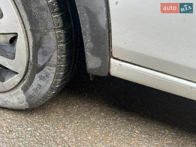 Белый Опель Комбо груз.-пасс., объемом двигателя 1.3 л и пробегом 310 тыс. км за 4100 $, фото 14 на Automoto.ua