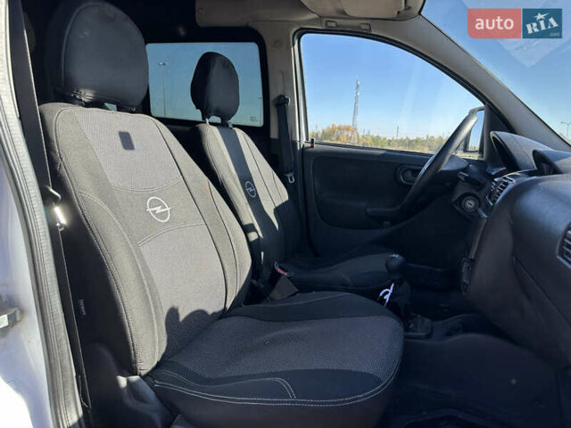 Білий Опель Комбо вант.-пас., об'ємом двигуна 1.3 л та пробігом 431 тис. км за 3500 $, фото 9 на Automoto.ua