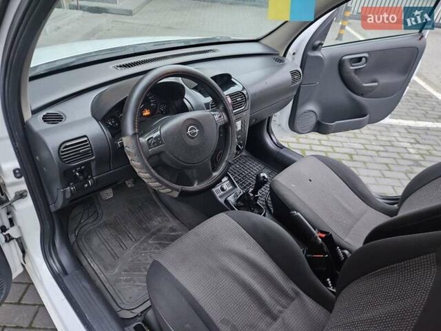 Білий Опель Комбо вант.-пас., об'ємом двигуна 1.25 л та пробігом 373 тис. км за 3600 $, фото 35 на Automoto.ua