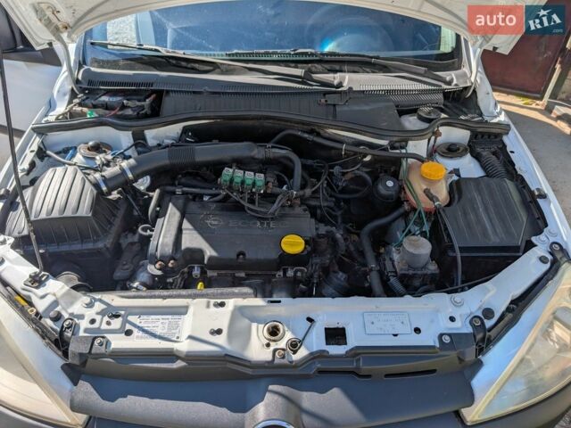 Белый Опель Комбо груз.-пасс., объемом двигателя 1.36 л и пробегом 255 тыс. км за 2999 $, фото 19 на Automoto.ua