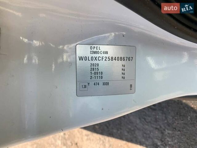 Белый Опель Комбо груз.-пасс., объемом двигателя 1.3 л и пробегом 322 тыс. км за 4300 $, фото 4 на Automoto.ua