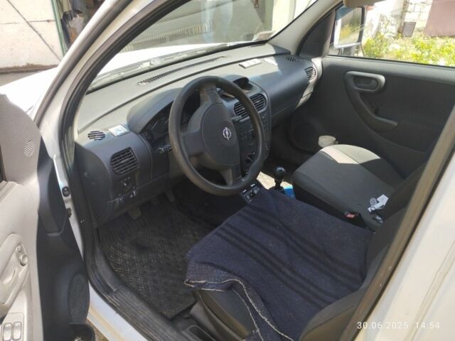 Білий Опель Комбо вант.-пас., об'ємом двигуна 0 л та пробігом 273 тис. км за 4200 $, фото 5 на Automoto.ua