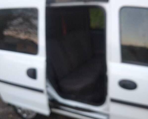Білий Опель Комбо вант.-пас., об'ємом двигуна 1.3 л та пробігом 261 тис. км за 4200 $, фото 4 на Automoto.ua