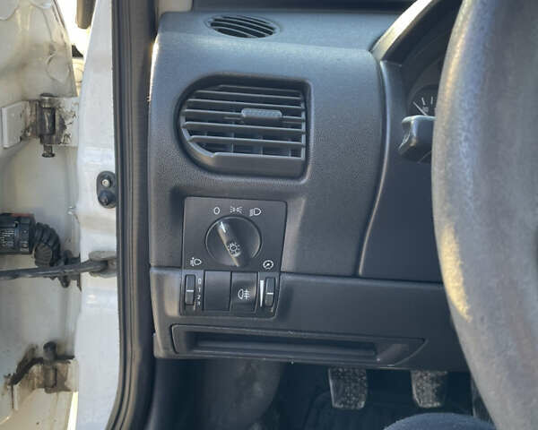 Білий Опель Комбо вант.-пас., об'ємом двигуна 1.25 л та пробігом 248 тис. км за 3900 $, фото 13 на Automoto.ua