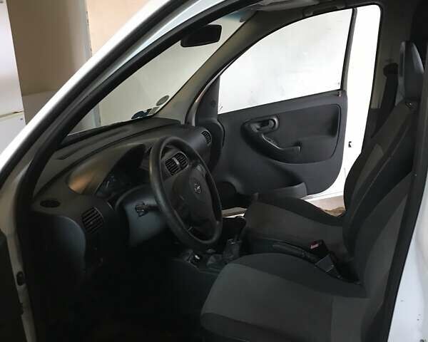 Белый Опель Комбо груз.-пасс., объемом двигателя 1.25 л и пробегом 130 тыс. км за 4200 $, фото 7 на Automoto.ua